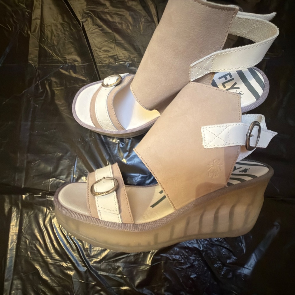 $240 FLY London platform wedge shoes size 40 white and taupe/tan - Picture 7 of 16